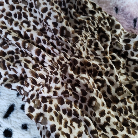 Infant cheetah pant bodysuit - Picture 3 of 4